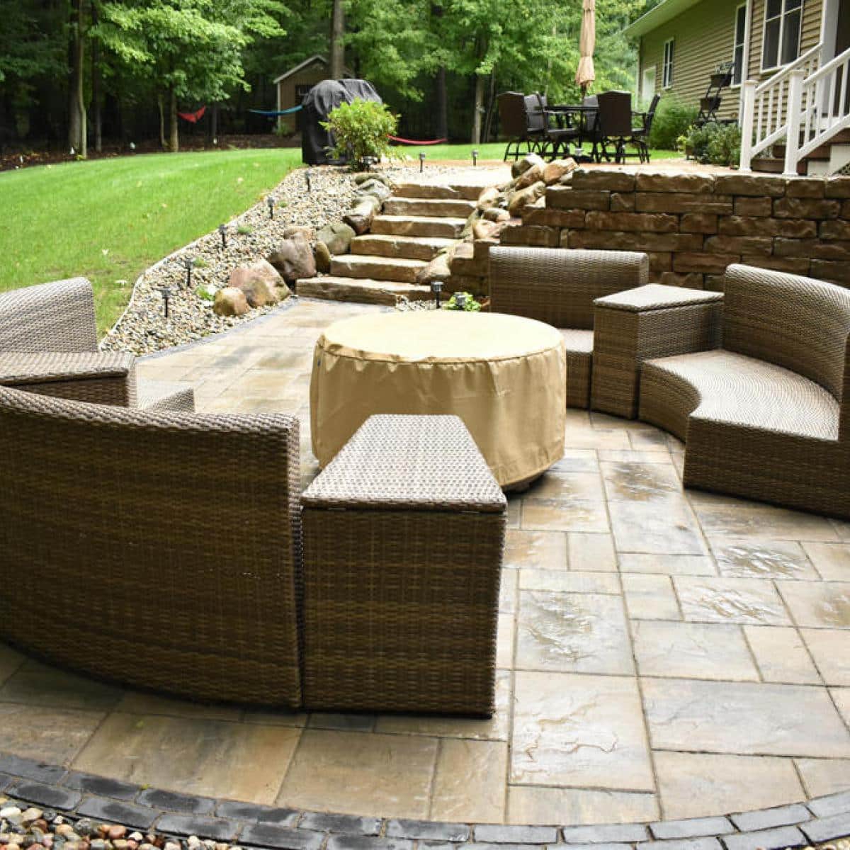 Beacon hill courtstone border